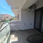 Nazli - 2 Min De Plaja